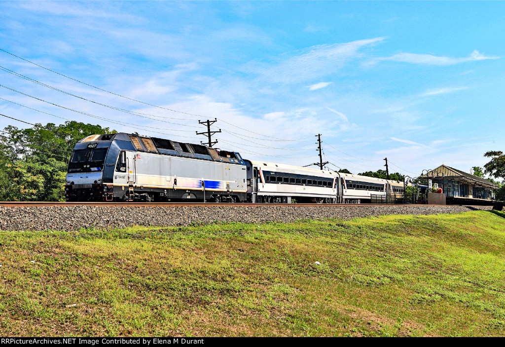 NJT 4527 on train 5512